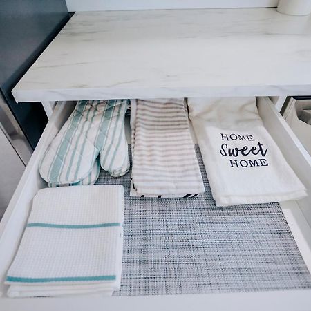 Modern & Cozy Stand-Alone Apartment - Perfect Stay Painted Post Buitenkant foto