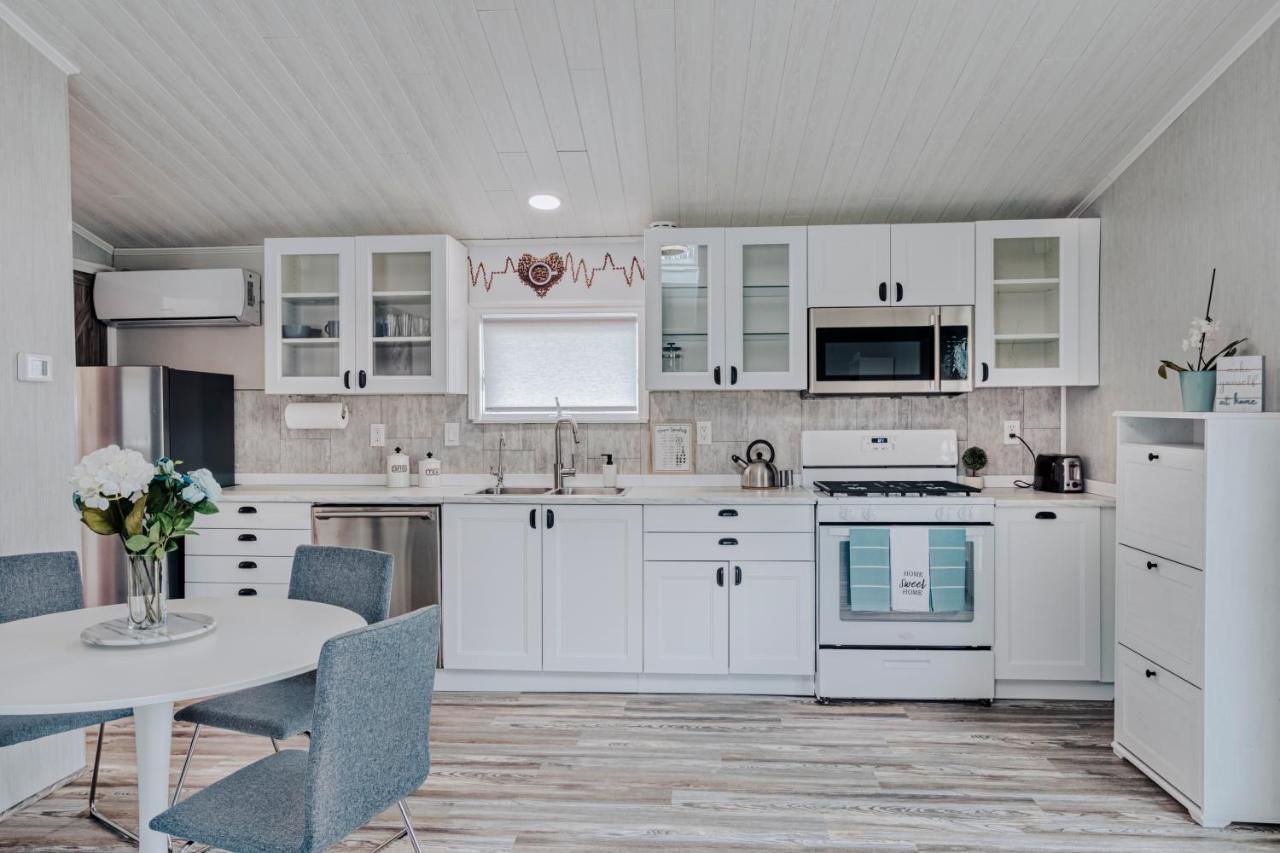Modern & Cozy Stand-Alone Apartment - Perfect Stay Painted Post Buitenkant foto