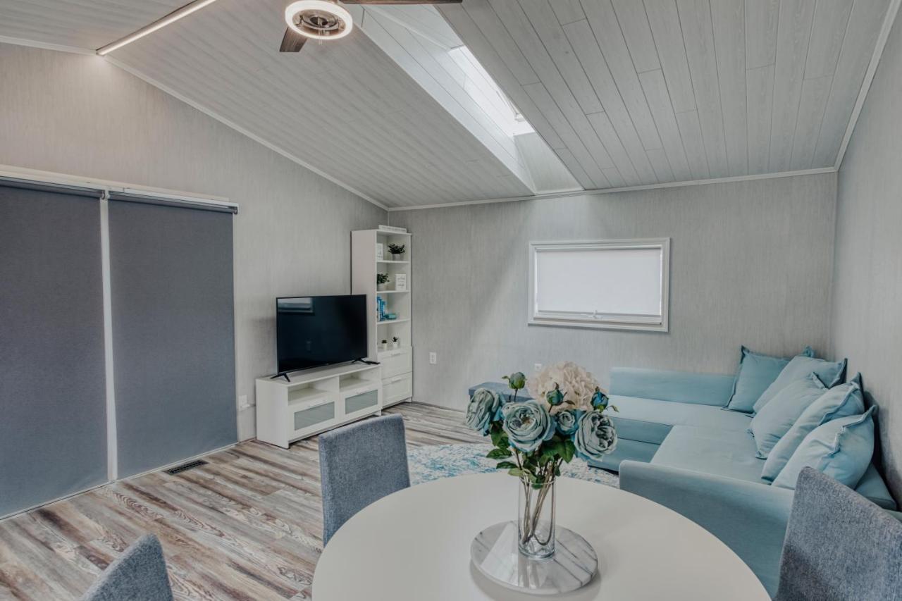 Modern & Cozy Stand-Alone Apartment - Perfect Stay Painted Post Buitenkant foto
