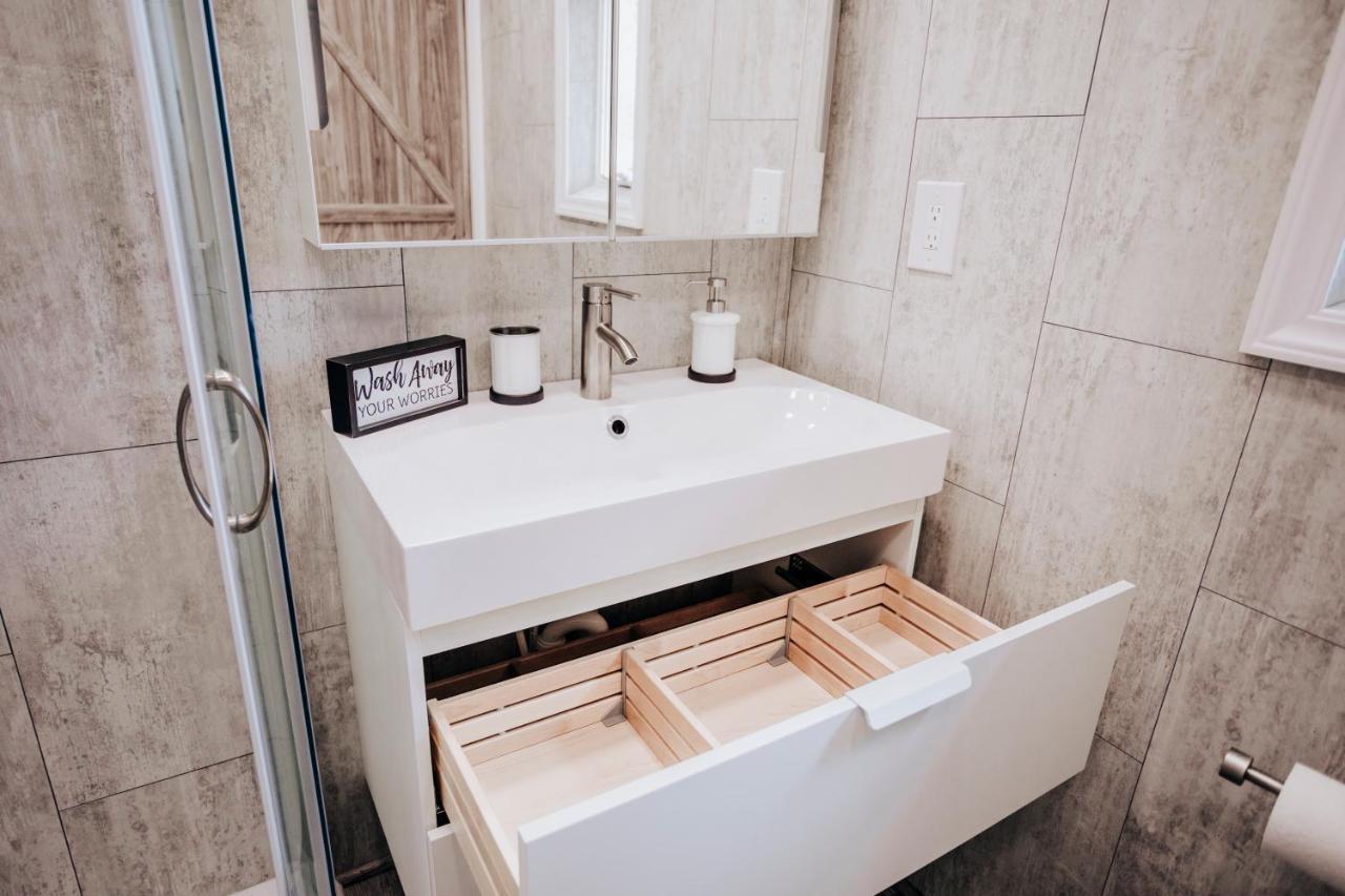 Modern & Cozy Stand-Alone Apartment - Perfect Stay Painted Post Buitenkant foto